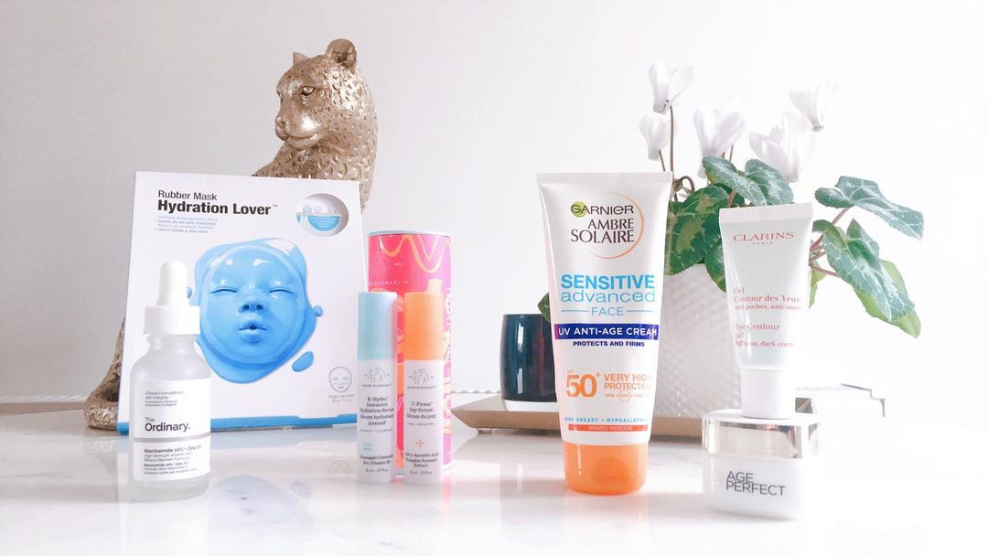 GARNIER AMBRE SOLAIRE SENSITIVE ADVANCED FACE UV ANTI-AGE CREAM SPF50 CLARINS EYE CONTOUR GEL DR. JART+ HYDRATION LOVER RUBBER MASK DRUNK ELEPHANT TIME TO WAKE UP SET THE ORDINARY NIACINAMIDE 10% + 1% ZINC L'OREAL PARIS AGE PERFECT RE-HYDRATING EYE CREAM
